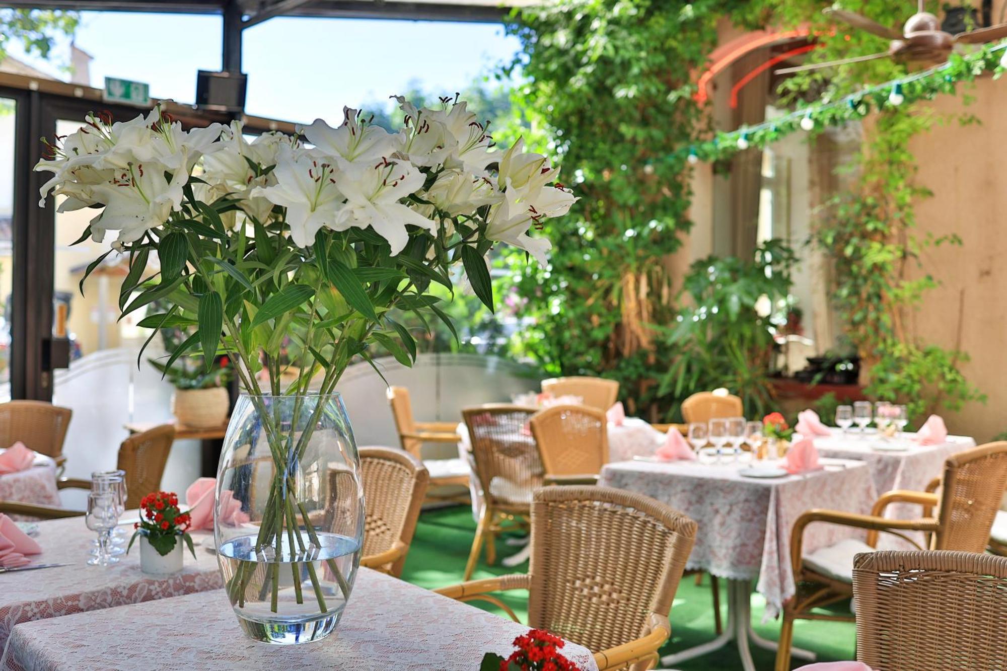 Logis Le Relais Imperial Hotel Saint-Vallier-de-Thiey Ngoại thất bức ảnh