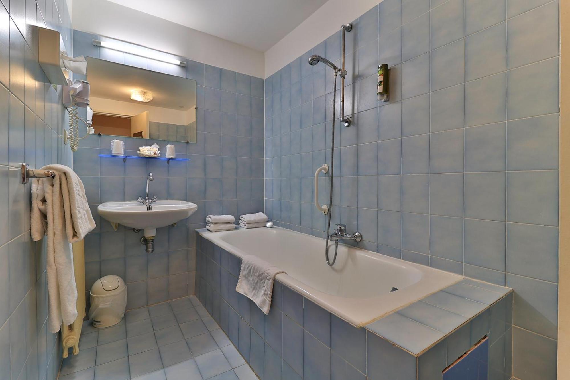 Logis Le Relais Imperial Hotel Saint-Vallier-de-Thiey Ngoại thất bức ảnh