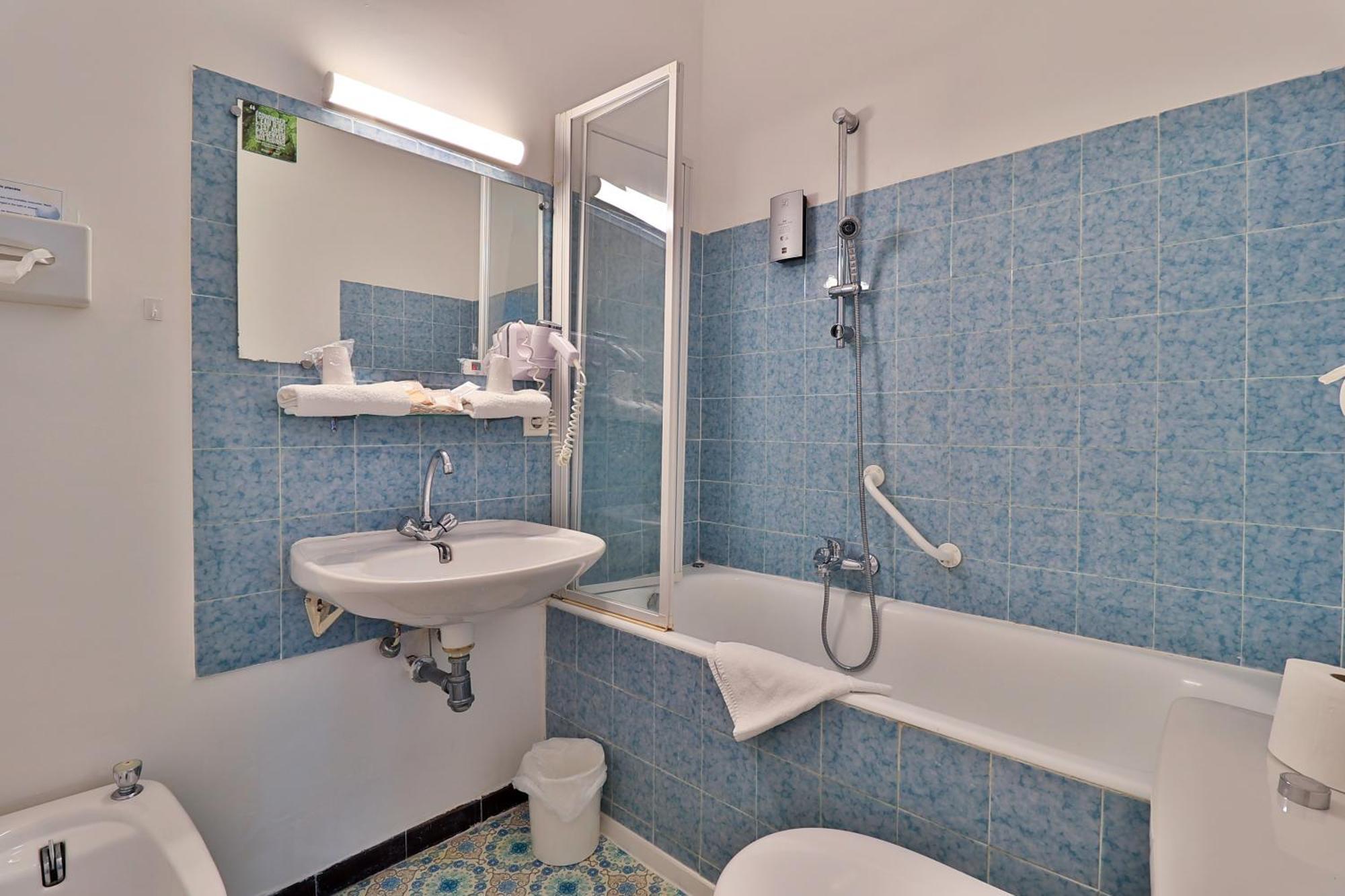 Logis Le Relais Imperial Hotel Saint-Vallier-de-Thiey Ngoại thất bức ảnh