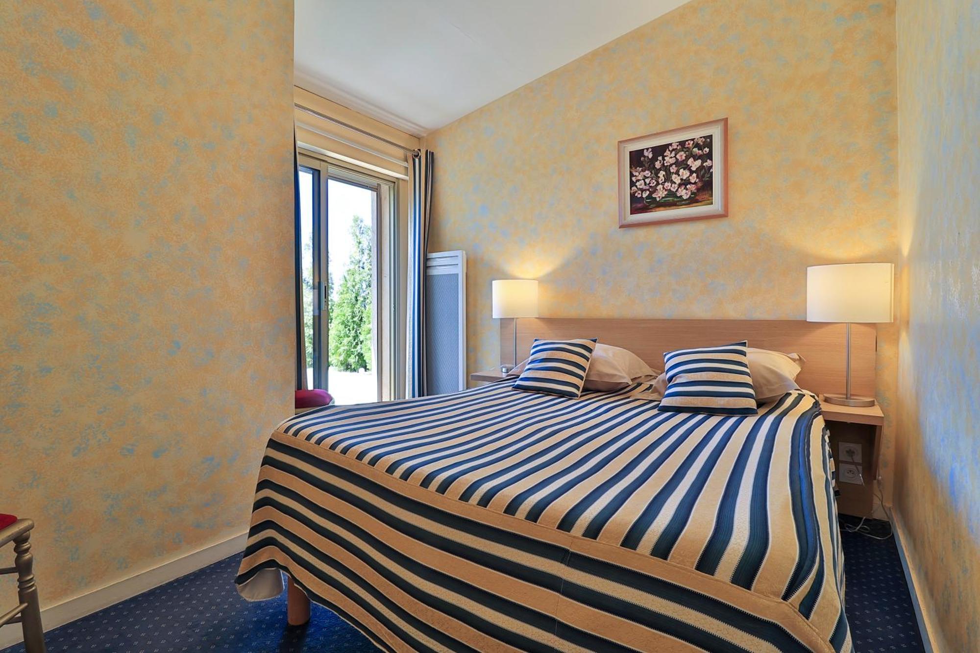 Logis Le Relais Imperial Hotel Saint-Vallier-de-Thiey Ngoại thất bức ảnh